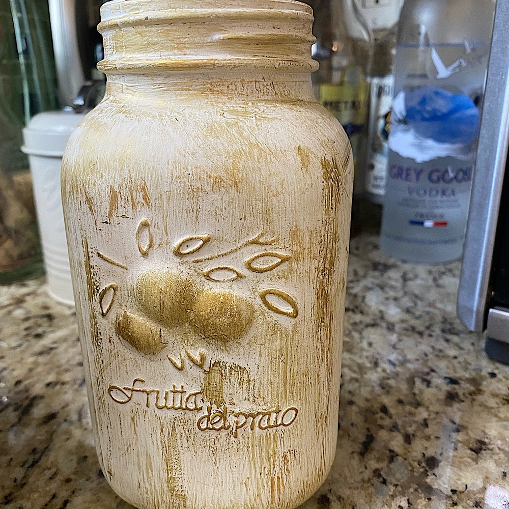Décorative mason jar in rustic antique finish